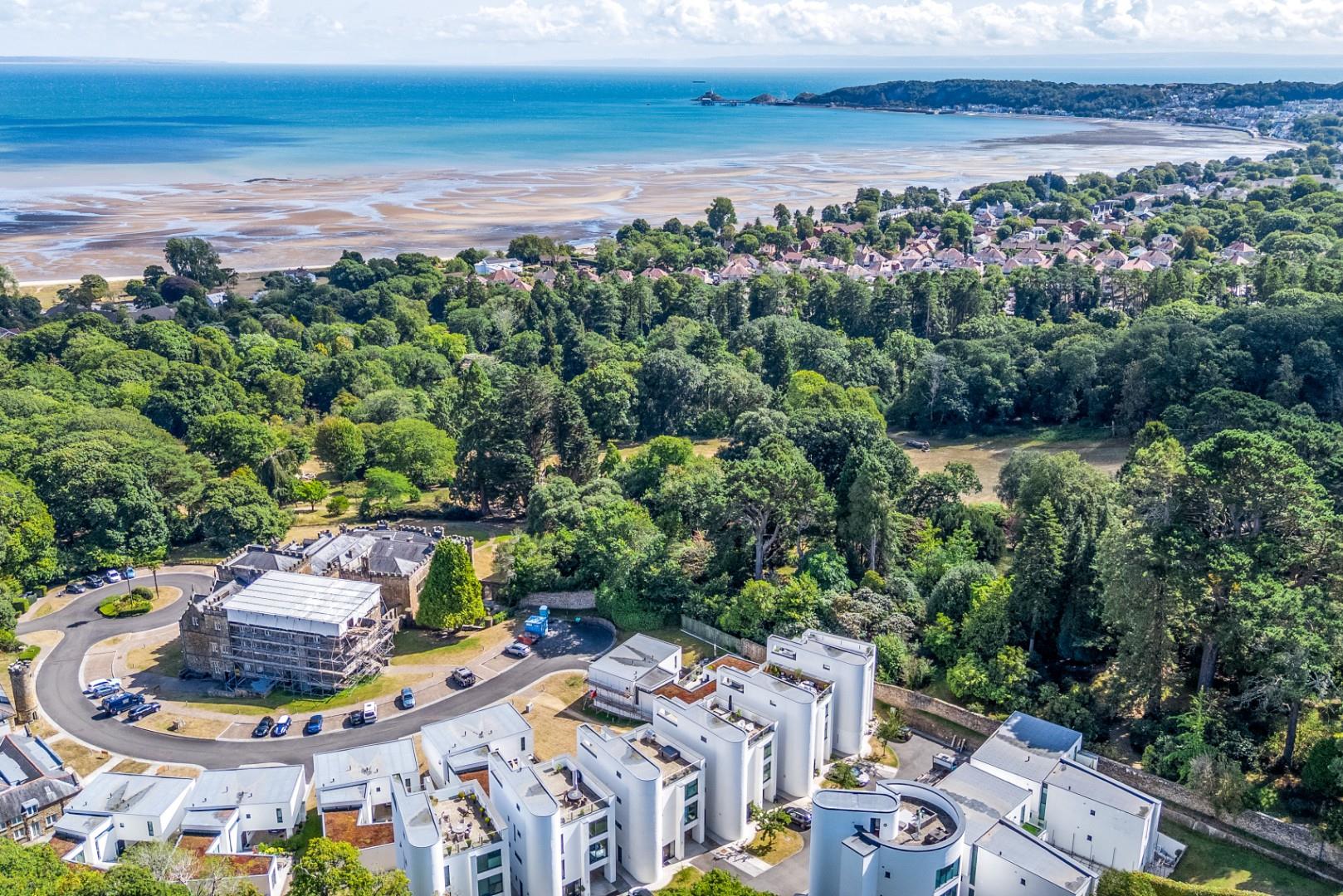 Upper Castle View, Blackpill, Swansea, SA3 5BY
